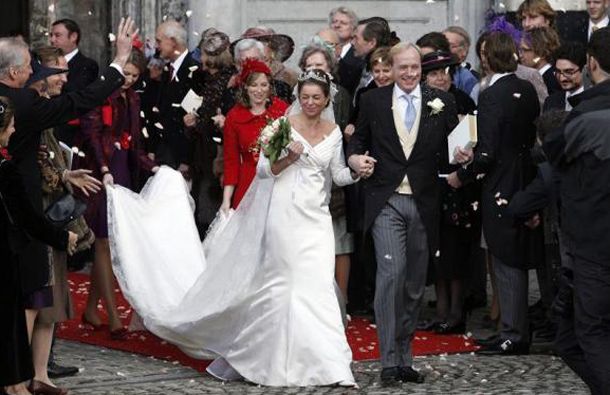 Prince Carlos of Bourbon-Parme, nephew of Netherlands' Queen Beatrix, and Annemarie Gualtherie van Weezel leave the church after their wedding at the Ter Kameren Abbey in Brussels, November 20, 2010. (REUTERS)