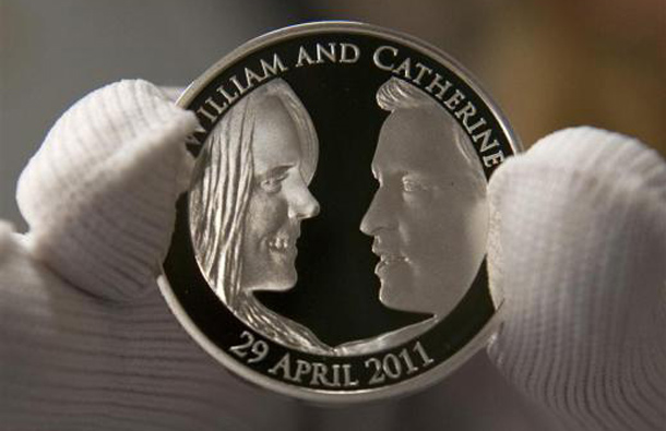 A five pound Royal Wedding commemorative coin, marking the wedding of Prince William and Kate Middleton, at the Royal Mint in Cardiff, Wales, March 16, 2011. (REUTERS)