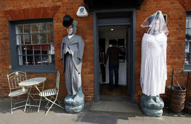 Statues are dressed up to look like Prince William and Kate Middleton outside a gift shop in Princes Risborough, April 18, 2011. (REUTERS)