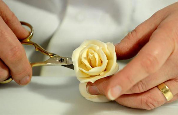 A decorative rose is prepared for Prince William and Kate Middleton's wedding cake, in Fleckney, central England, March 24, 2011. (REUTERS)