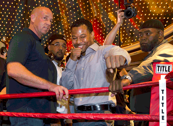Shane Mosley (centre) acknowledges fans after arriving at the MGM Grand hotel and casino on Tuesday in Las Vegas. (AP)