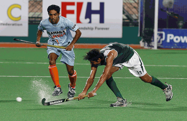 India's Ravi Pal (left) battles for the ball with Pakistan's Muhammad Rizwan during their match at the Sultan Azlan Shah Cup in Ipoh, Malaysia on Wednesday. (AP)