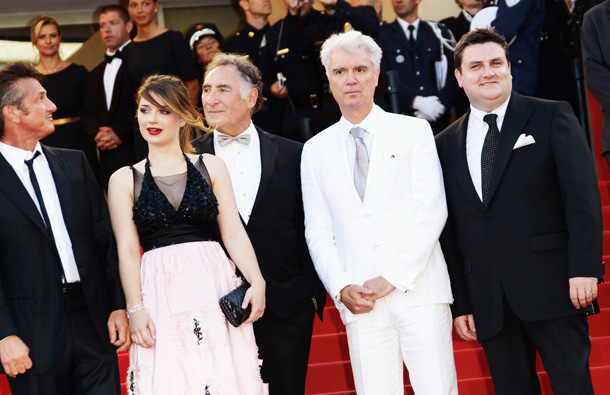 (L-R) Sean Penn, Eve Hewson, Director Paolo Sorrentino, Judd Hirsch, David Byrne and Simon Delaney attend attends the "This Must Be The Place" premiere during the 64th Annual Cannes Film Festival at Palais des Festivals in Cannes, France. (GETTY/GALLO)