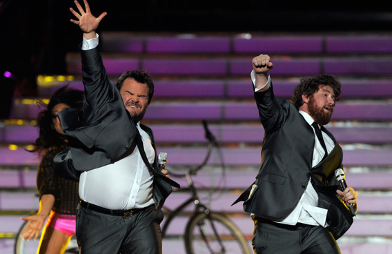 Jack Black, left, and Casey Abrams perform at the American Idol Finale, in Los Angeles. (AP)