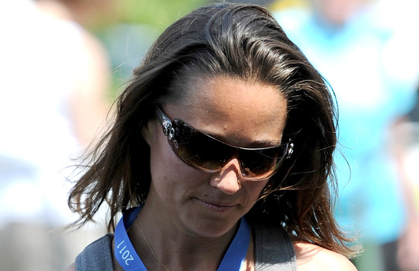 Pippa Middleton looks on after collecting her finisher's medal during the GE Blenheim Triathlon at Blenheim Palace in Woodstock, England. (GETTY/GALLO)