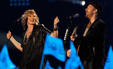 Jennifer Nettles and Kristian Bush of the group Sugarland perform at the 2011 CMT Music Awards in Nashville, Tenn. on Wednesday, June 8, 2011.  (AP)