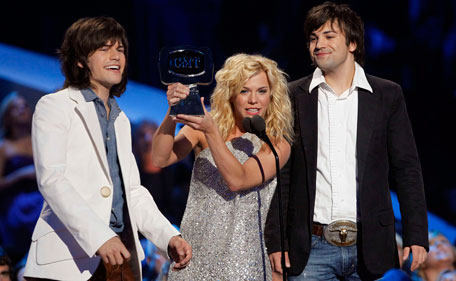 From left to right, Reid, Kimberly and Neil Perry from The Band Perry accept the Breakthrough Video of the Year Award at the 2011 CMT Music Awards in Nashville, Tenn. on Wednesday, June 8, 2011.  (AP)