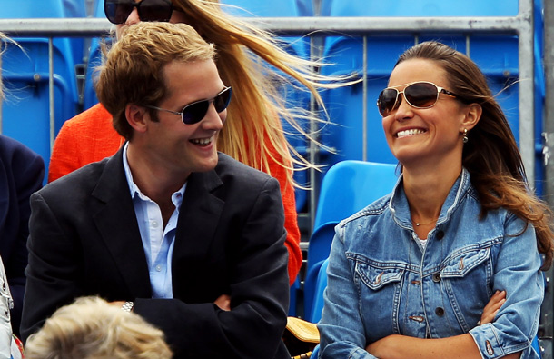 Pippa Middleton (R) watches the Men's Singles third round match between Andy Roddick of the United States and Kevin Anderson of South Africa on day four of the AEGON Championships at Queens Club in London, England. (GETTY/GALLO)