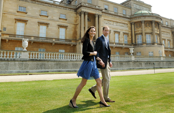 Prince William, Duke of Cambridge and Catherine, Duchess of Cambridge walk hand in hand from Buckingham Palace the day after their wedding to a waiting helicopter as they leave for a secret honeymoon location, on April 30, 2011 in London, England. The marriage of Prince William and Catherine Middleton was led by the Archbishop of Canterbury. (GETTY/GALLO)
