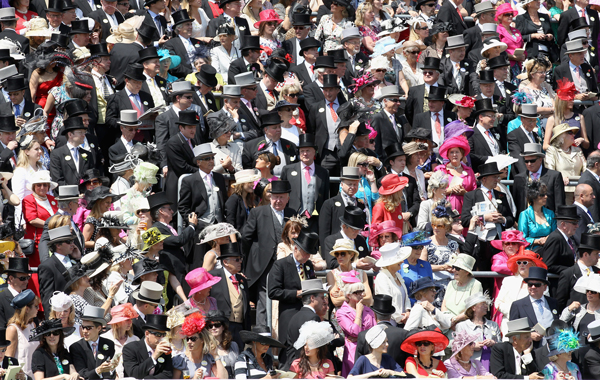 Racegoers look into the parade ring on the opening day of Royal Ascot at Ascot Racecourse in Ascot, United Kingdom. (GETTY)