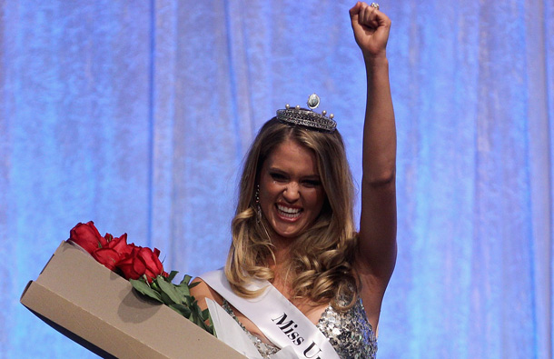 Scherri Lee Biggs is crowned the 2011 Miss Universe Australia during the crowning ceremony to announce the 2011 Miss Universe Australia at the Sofitel Melbourne on Collins in Melbourne, Australia. (GETTY/GALLO)