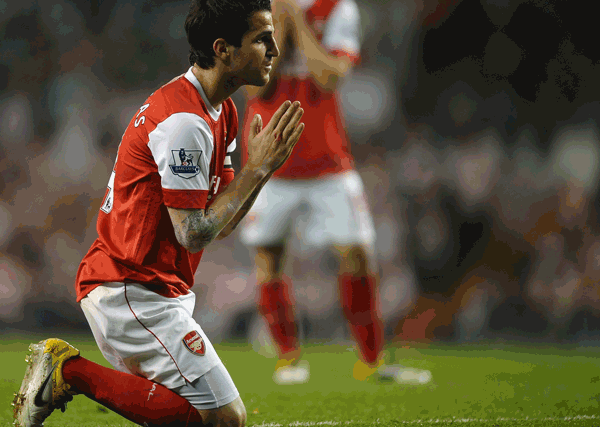 Barcelona have launched an all-out offensive to bring Fabregas back to Catalonia. (FILE)