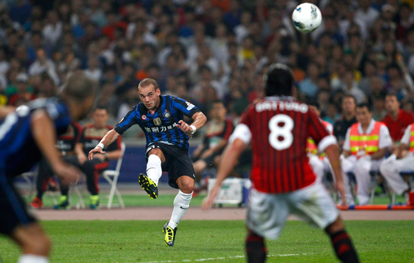 Inter Milan's midfielder Wesley Sneijder scores a goal against AC Milan at Italian Super Cup held at China's National Stadium. (AP)