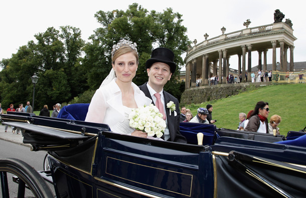 Georg Friedrich Ferdinand Prince of Prussia and Princess Sophie of Prussia smile during their ride in a historical carriage after the religious wedding ceremony in the Friedenskirche Potsdam on August 27, 2011 in Potsdam, Germany. (GETTY/GALLO)
