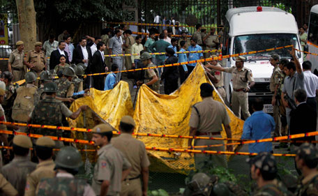 Indian police officers prepare to cover the scene of a blast outside the High Court in New Delhi, India, Wednesday, Sept. 7, 2011. A bomb apparently hidden in a briefcase exploded Wednesday outside a top court in New Delhi, the deadliest attack in the Indian capital in nearly three years. (AP)