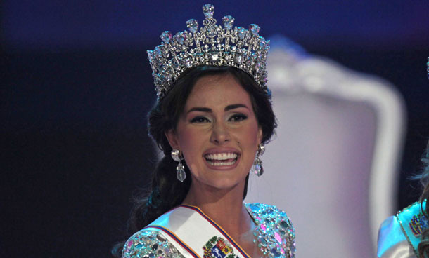 Irene Esser smiles after being crowned as Miss Venezuela 2011 in Caracas, Venezuela, Saturday, Oct 15, 2011. (AP)