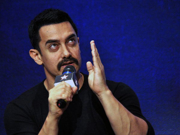Indian Bollywood actor Aamir Khan talks during a televised event with Star India in Mumbai on October 22, 2011. (AFP)