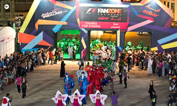Over 10,000 people join the opening parade, as Yasalam 2011 welcomes 'worlds official F1 FanZone™' to the Abu Dhabi Corniche.
The beach played host to a crowd of twirling Flamenco dancers, eye-catching Bollywood dancers and some incredible music from all over the world.