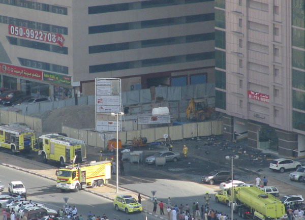 Fire fighters reach Al Nahda park , Sharjah. (Pic Courtesy: Team FWMails.com)