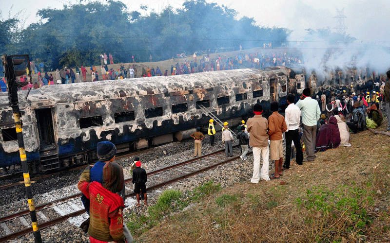 Indian train fire kills 7, including an Australian - News - World -  Emirates24|7