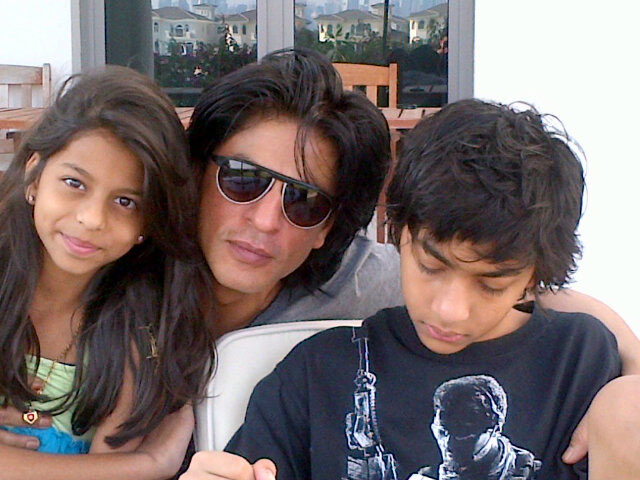 Bollywood actor Shah Rukh Khan with daughter Suhana and son Aryan. (Pic Courtesy: Twitter)