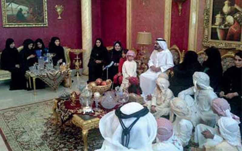 Sheikh Mohammed with Umm Abdullah and her family (EMARAT AL YOUM)