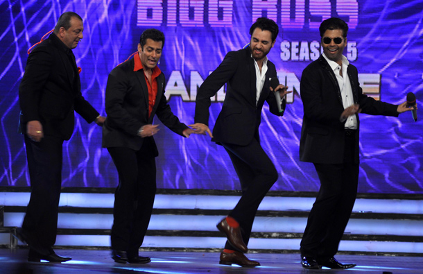 Indian Bollywood actors Sanjay Dutt (L) and Salman Khan (2L) perform with fellow actor Imran Khan (2R) and director Karan Johar (R)on the set of Indian television Reality Show at Colors &lsquo;Bigg Boss Season 5' in Mumbai. (AFP)