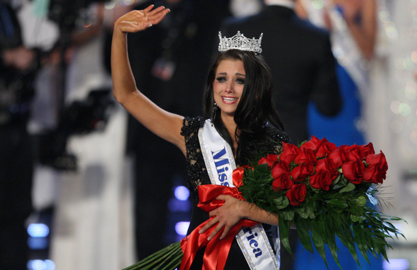 Miss Wisconsin Laura Kaeppeler waves after being crowned Miss America 2012 during the 2012 Miss America Pageant in Las Vegas, Nevada. (REUTERS)