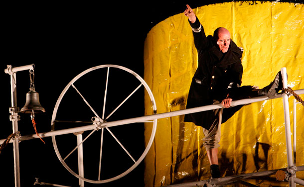 An actor from the Theater Titanick performs the German company's play "Titanic" in front of the La Moneda government palace in Santiago January 21, 2012. (REUTERS)