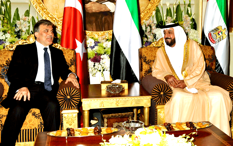 Sheikh Khalifa receives Turkish President Abdullah Gul. (WAM)