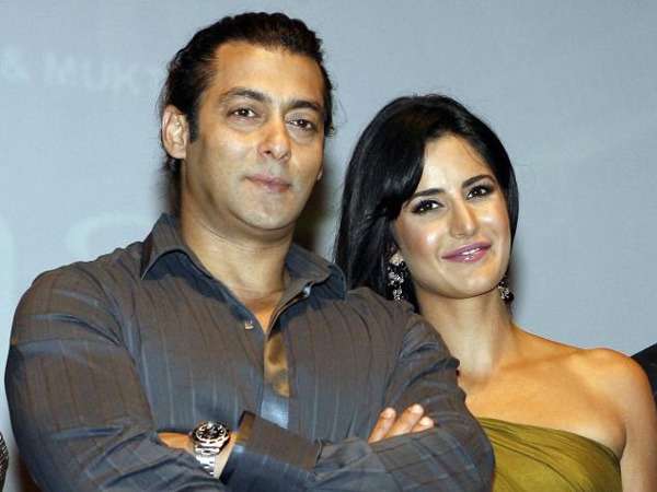 Indian Bollywood actor Salman Khan (L) and actress Katrina Kaif pose for a photograph during a publicity event in Mumbai on November 17, 2008. (AFP)