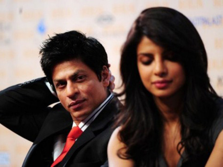 Indian Bollywood actors Shah Rukh Khan (L) and Priyanka Chopra attend a press conference on the shooting of their movie 'DON-2' on October 22, 2010 in Berlin. (AFP)