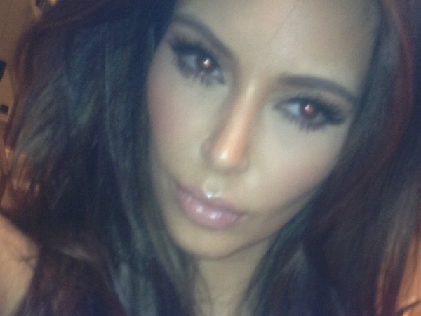Kim Kardashian post a picture on Twitter.