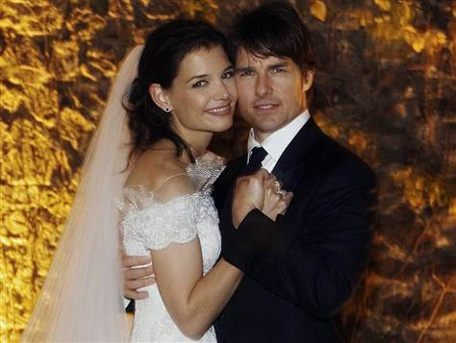 (FILE) Actor Tom Cruise and Katie Holmes pose for their official wedding portrait in Lake Braccino, Italy. (REUTERS)