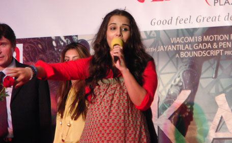 Vidya Balan interacting with fans in Lamcy Plaza, Dubai. (Meesha Kapoor)