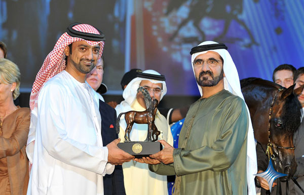 Mohammed bin Rashid presents 3rd place award to Ajman Crown Prince. (SUPPLIED)