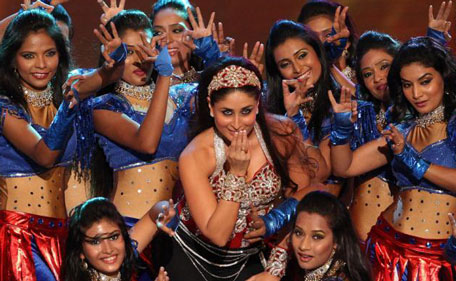 The glamorous Kareena Kapoor had Chennai hooked as she danced to the beats of 'Chamak Challo'. (Image Courtesy BCCI)