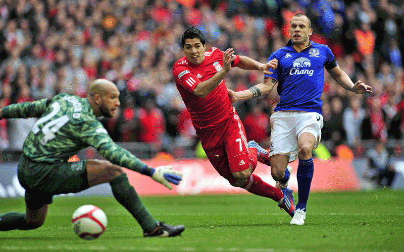 Liverpool's Uruguayan striker Luis Suarez (2nd R) scores past Everton's US goalkeeper Tim Howard (L) during the FA Cup semi-final football match between Everton and Liverpool at Wembley Stadium in London, England. (AFP)