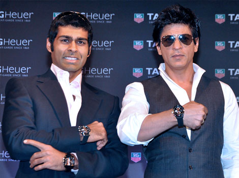 Brand ambassadors for TAG Heuer, Bollywood film actor Shah Rukh Khan (R) and former Formula 1 racing driver, Karun Chandhok pose during the launch of the newest Boutique in Mumbai on May 10, 2012. (AFP)