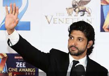 Bollywood actor Farhan Akhtar waving at the audience during the Zee Cine Awards. (SUPPLIED)