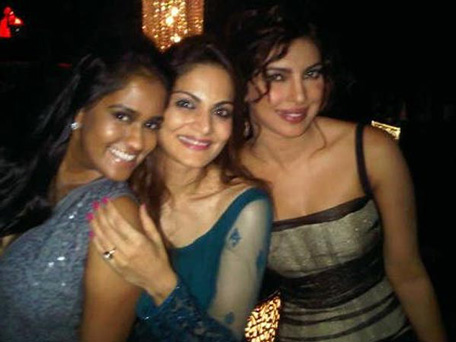 Bollywood actress bonding with Salman Khan's sister Arpita Khan (L). (Pic: Twitter)