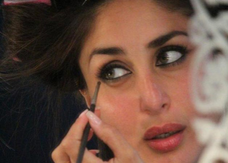 Bollywood actress Kareena Kapoor putting on make-up for her shoot in the set of 'Heroine'. (Pic: Twitter)