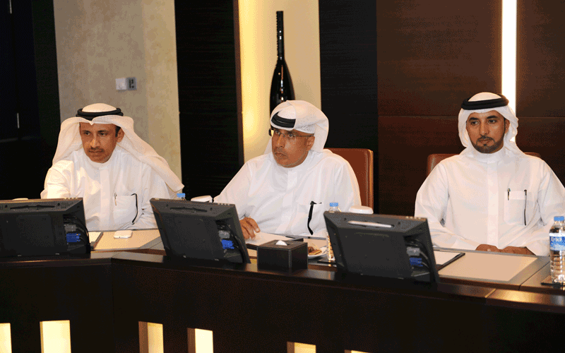 Sheikh Mohammed chairs a meeting at the Dubai Executive Council's headquarters at Emirates Towers. (Wam)