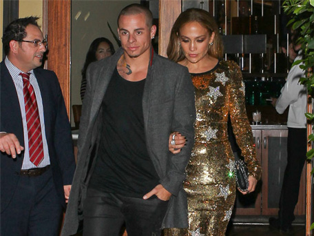 American actress and singer Jennifer Lopez with her boyfriend Casper Smart. (Bang)