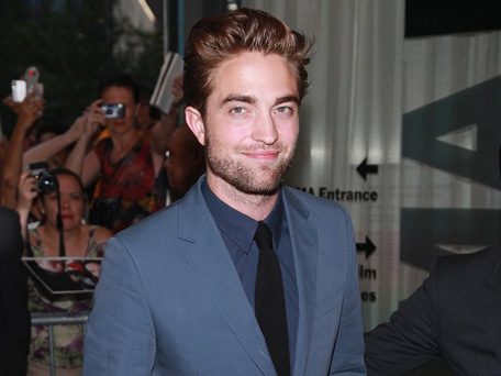 Robert Pattinson looked suave in a Gucci suit as he posed on the red carpet at the premiere of his movie 'Cosmopolis'. (GETTY)