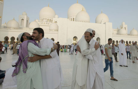 People greet each other during Eid'l Ftir at the Zayed Grand Mosque in Abu Dhabi. August 19, 2012. Photo by Erik Arazas