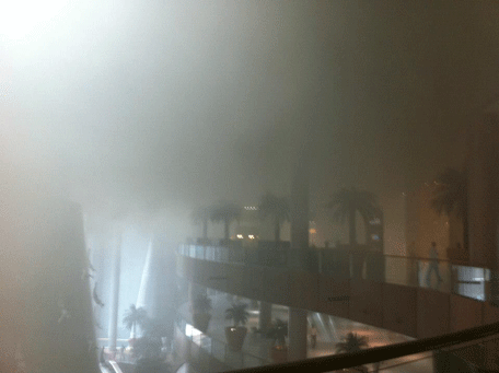 Smoke engulf roof of Dubai Mall. (Pic: Twitter)