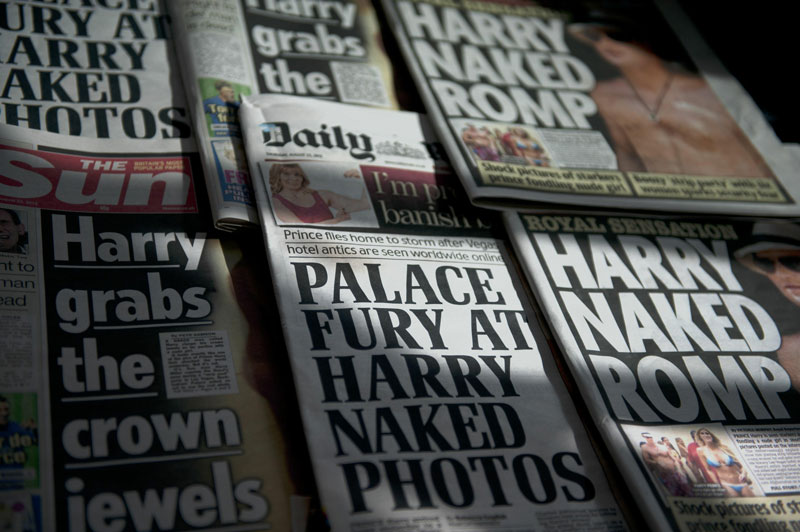 UK newspapers avoid publishing Prince Harrys naked photos 