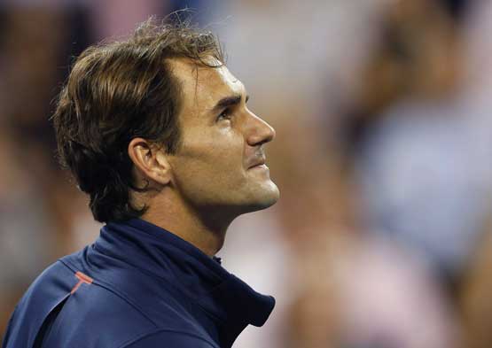 Roger Federer of Switzerland looks up at the crowd following his evening win over Bjorn Phau of Germany the US Open men's singles tennis tournament in New York, August 30, 2012 (REUTERS)