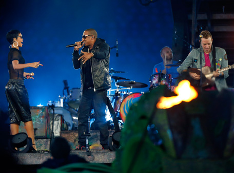 US rapper Jay-Z, center, singer Rihanna, second left, from Barbados and British musician Chris Martin, right, the frontman of the band Coldplay perform during the closing ceremony for the 2012 Paralympics, Sunday, Sept. 9, 2012, in London.  (AP)